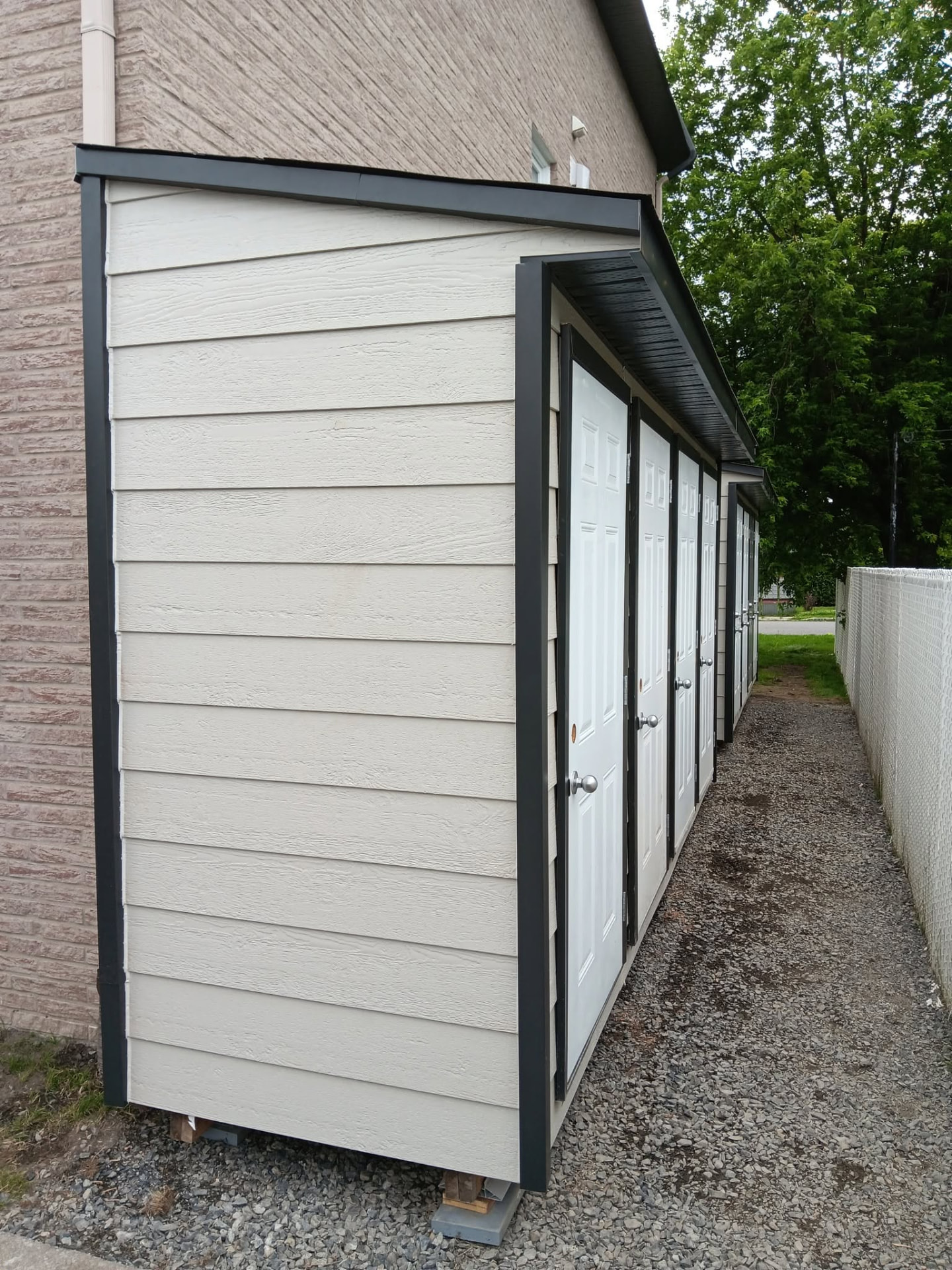 Cabanon avec revêtement